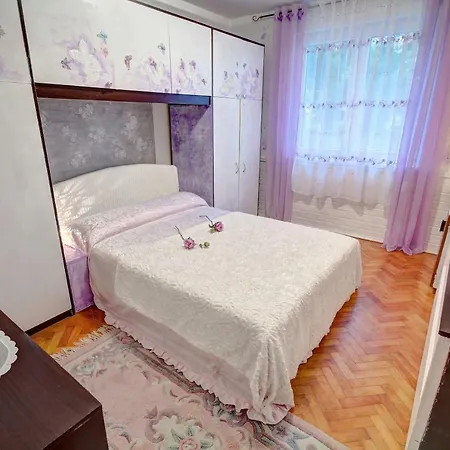 Apartment Zora Blue Pula